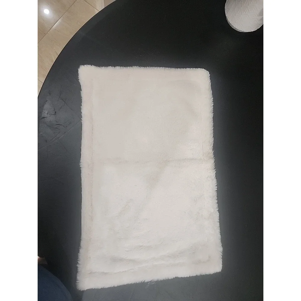 Set of 4 RARE HTF UGG‎ Polar Placemats Snow / White